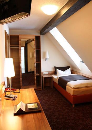 Hotel Goldener Hirsch Suhl Δωμάτιο φωτογραφία